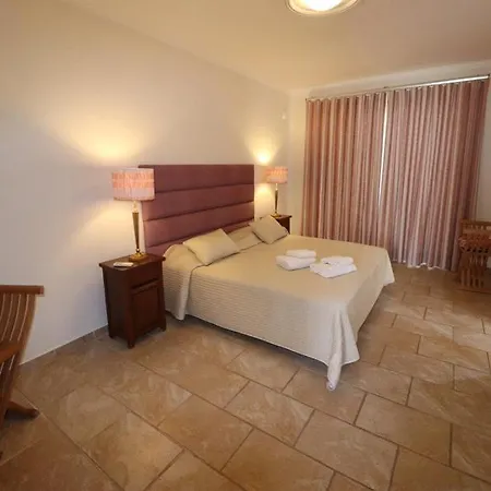 Vale Do Garrao Sleeps 8 With Pool Air Con And Wifi Вилла