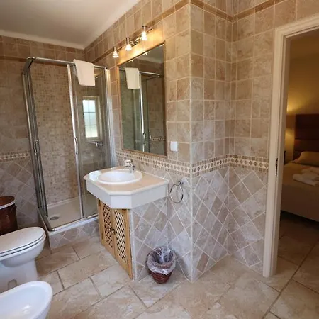 Vale Do Garrao Sleeps 8 With Pool Air Con And Wifi Вилла